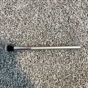 It Cosmetics for Ulta 103 Brush (Blurring Concealer)